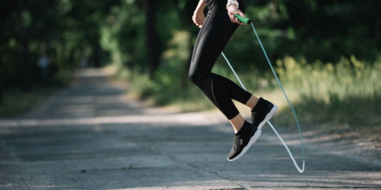 7 Kesalahan Bermain Skipping Yang Sering Dilakukan Bantu Optimalkan Latihan Merdeka Com 7 Kesalahan Bermain Skipping Yang Sering Dilakukan Bantu Optimalkan Latihan Merdeka Com