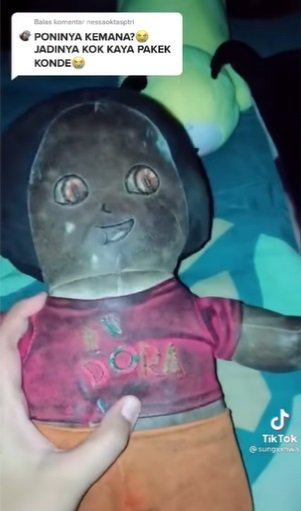 cewek ini tak bisa tidur kalau enggak ada si dora penampilan boneka jadi sorotan