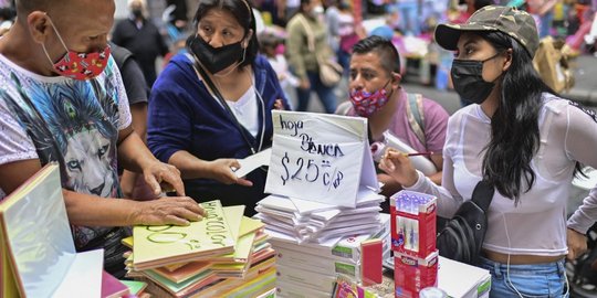 Warga Meksiko Sambut Sekolah Tatap Muka di Tengah Lonjakan Covid-19