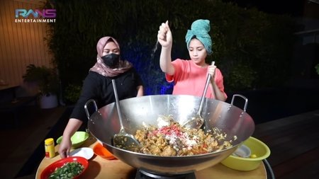 tak biasa detak deretan artis ini hobi masak makanan ukuran jumbo