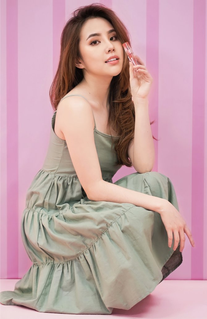 agatha chelsea dengan produk produk barenbliss