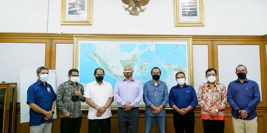Sambangi KPU Partai PRIMA Siap Tarung di Pemilu 2024, Ajak Rakyat Lawan Oligarki | merdeka.com - Merdeka.com