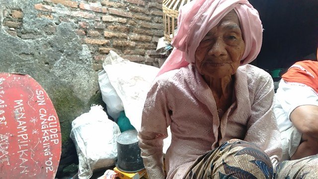 koruptor dikasihani nenek 90 tahun ini jadi pemulung sehari hanya dapat rp4 ribu