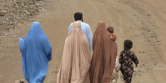 Pengungsi Tim Robotika Perempuan Asal Afghanistan Disambut di Meksiko - Vimarsana News
