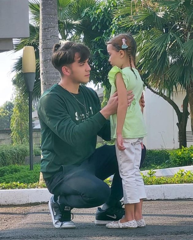 tampil kompak intip 4 potret stefan william bareng marie brittany pemain badai pasti