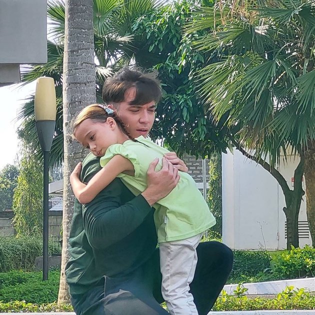 tampil kompak intip 4 potret stefan william bareng marie brittany pemain badai pasti