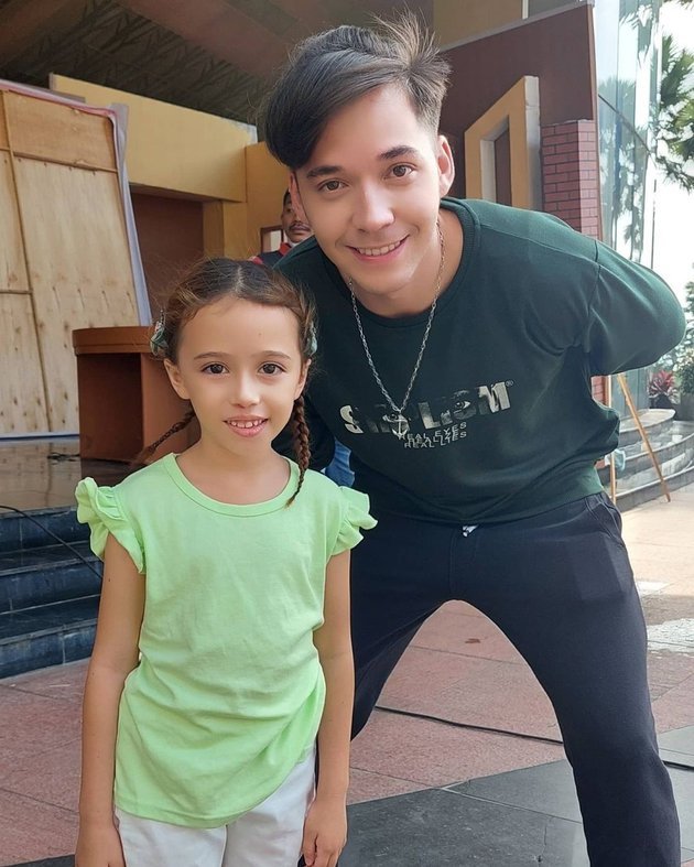tampil kompak intip 4 potret stefan william bareng marie brittany pemain badai pasti