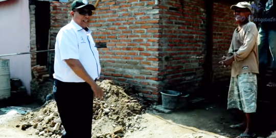 Bos PO Haryanto Bedah Rumah Tukang Becak 'Saya Pesan Jangan Tinggalkan Salat 5 Waktu'