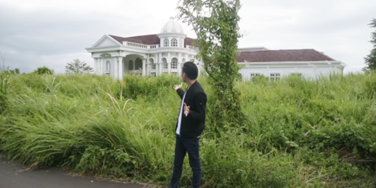 Potret Rumah Miliaran Rupiah Terbengkalai di Hutan, Ditinggal Penghuni Setelah Jadi