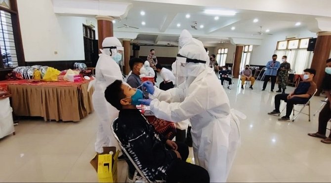 siswa smp al irsyad solo dites swab antigen