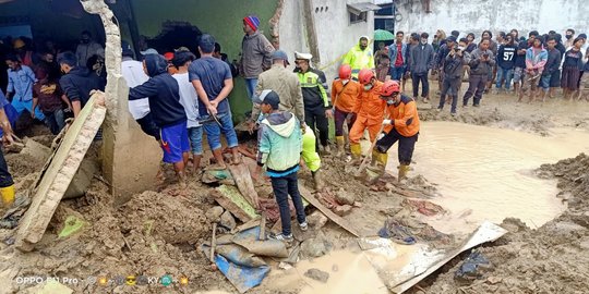 Tanah Longsor Timpa 4 Rumah di Karo, 3 Warga Meninggal dan 2 Lainnya Hilang - Vimarsana News