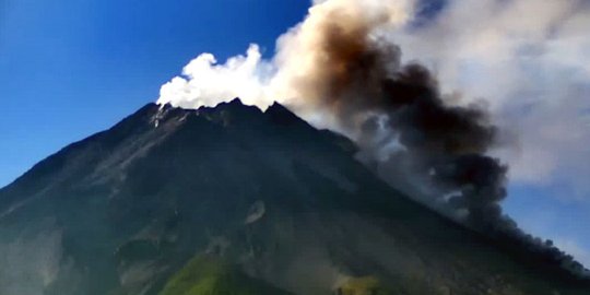 Gunung Merapi Luncurkan Awan Panas Guguran Sejauh 2 Kilometer