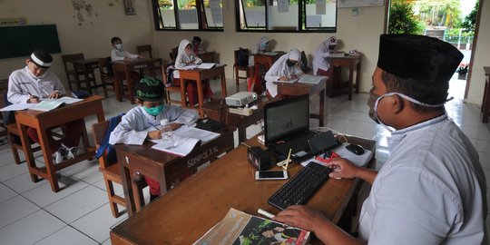 Anies Pastikan Siswa Belum Divaksinasi Boleh Ikut Belajar Tatap Muka