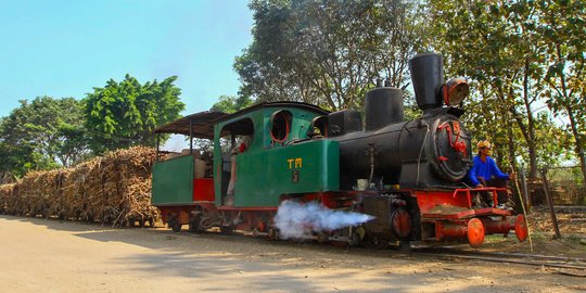 Mengenal Lori Tebu Tasikmadu, Kereta Warisan Raja yang Masih Perkasa