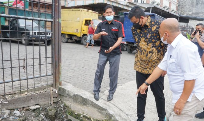 bobby nasution respon keluhan warga di jalan bulan