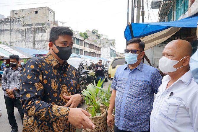 bobby nasution respon keluhan warga di jalan bulan