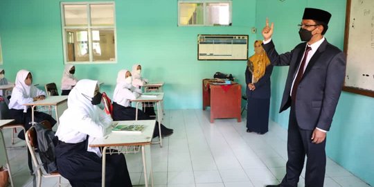 Sekolah di Jabar Boleh Tatap Muka, Asal Prokes Ketat & Guru Sudah Divaksinasi