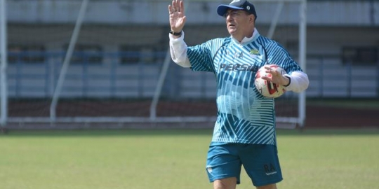BRI Liga 1 Sudah Bergulir, Pelatih Persib Senang Melihat Aksi Pemain di Layar Kaca - Vimarsana News