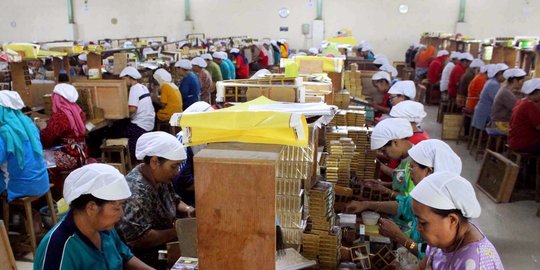 dampak kenaikan harga rokok saat pandemi termasuk phk massal