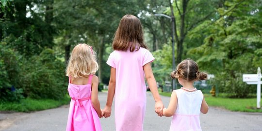 Ciri-Ciri Masa Kanak-Kanak bagi Anak Perempuan, Perhatikan Perkembangan Si Kecil