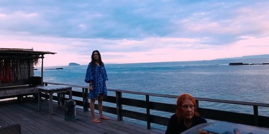 5 Potret Rumah Keluarga Luna Maya di Bali, Bergaya ala Resort dengan Pemandangan Laut