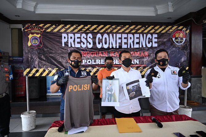 sopir bank bergaya ala reserse polisi foto bawa senpi buat luluhkan eks pramugari