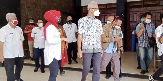 Ganjar Cek PTM Hari Pertama, Minta Antrean Cuci Tangan Dibenahi Antisipasi Kerumunan