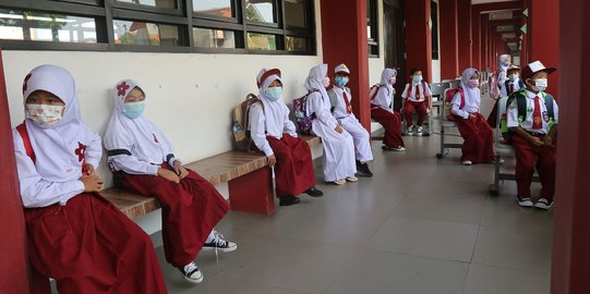 Keseruan Hari Pertama Pembelajaran Tatap Muka di SDN 05 Kalisari