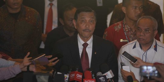 Menko Luhut: Penggunaan Aplikasi Peduli Lindungi Bakal Wajib di Seluruh Akses Publik