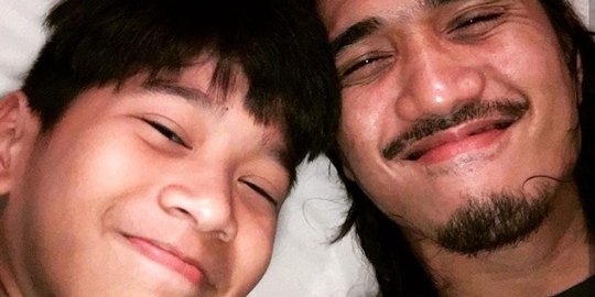 Tampil Beda Anak Duta Sheila On 7, Sudah Remaja Kini Gondrong Kayak Anak Band