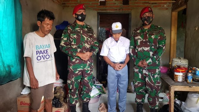 komandan kopassus perintahkan anak buah datangi ayah cari seragam bekas