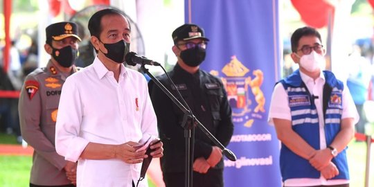 Jokowi Tinjau Program Vaksinasi Door to Door di Kota Cirebon