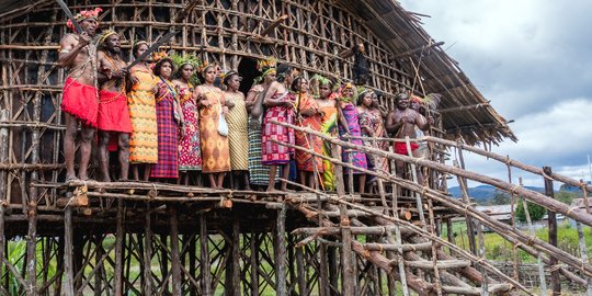 Tak Hanya Hanoi, Papua Juga Punya Rumah Kaki Seribu