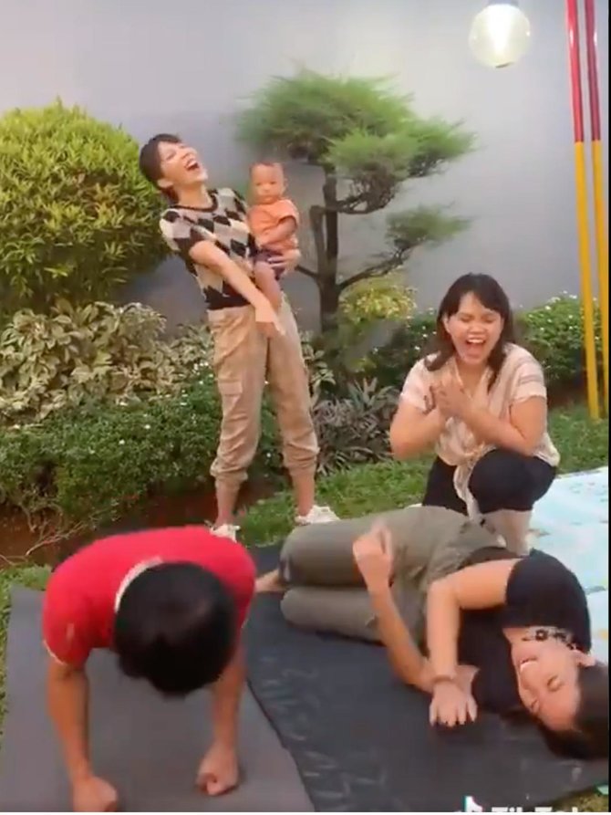 viral video perayaan ulang tahun ke 70 warganet takjub kak seto masih kuat push up