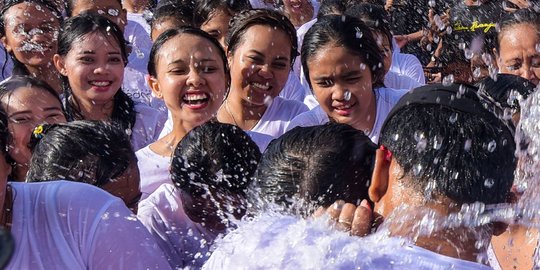 Serunya Upacara Omed-Omedan, Tradisi Unik Cari Jodoh di Bali