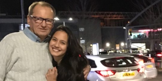 Tinggal Kenangan, Ini 4 Potret Pevita Pearce Bareng Mendiang Ayah