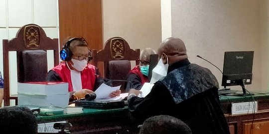 Hakim Tunda Sidang Virtual Terdakwa Demo Anarkis 2019 Victor Yeimo