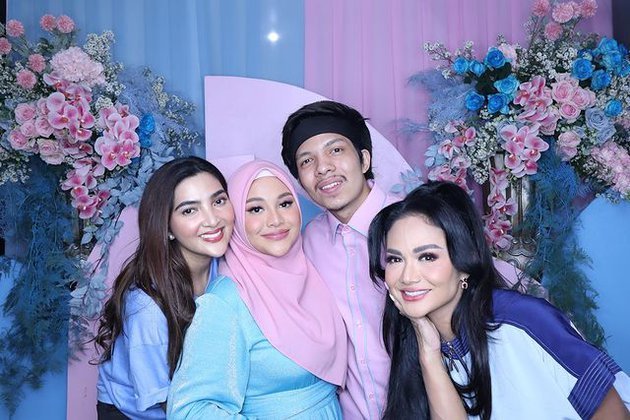 4 potret kebersamaan ashanty dan krisdayanti di acara gender reveal aurel kompak