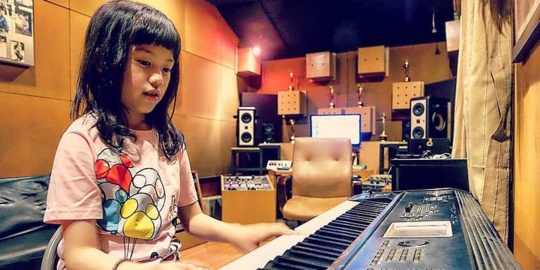 Intip Kegiatan Penyanyi Cilik Hanna Stella Selama Pandemi Covid-19