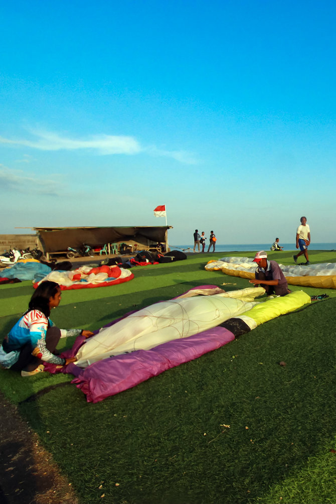 paragliding pantai pandawa bali