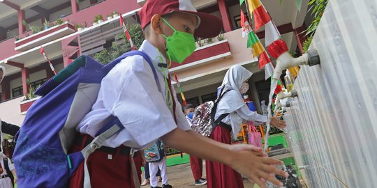 PTM Terbatas, Pemprov DKI Diminta Waspadai Kerumunan Antar Jemput Siswa