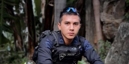 Kenalan dengan Polisi Tampan Made Juni, Kenakan Baju Adat Bali Bikin Hati Leleh