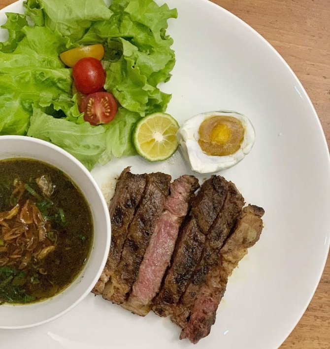 7 resep rawon daging sapi empuk dan gurih sajian lezat khas bumbu rempah