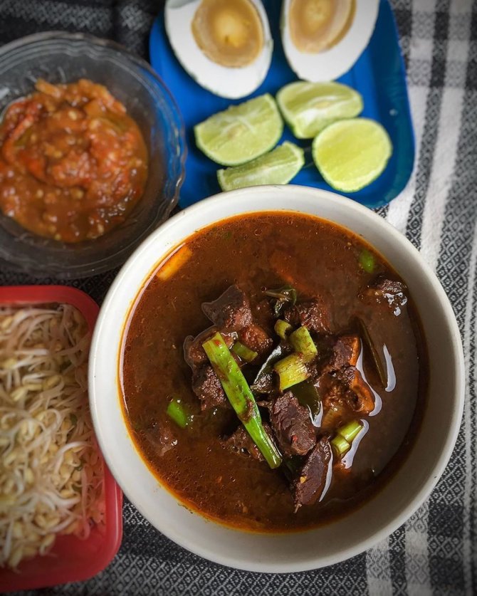 7 resep rawon daging sapi empuk dan gurih sajian lezat khas bumbu rempah