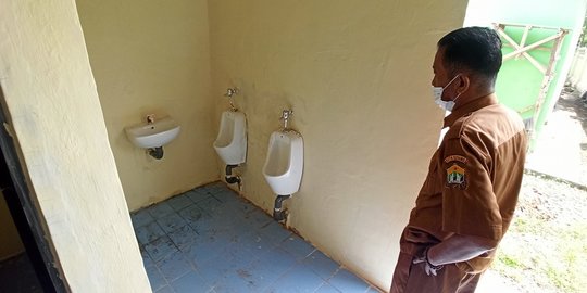 Kepsek Keluhkan Toilet Rp134 Juta: Tak Ada Air dan Konstruksi Bermasalah