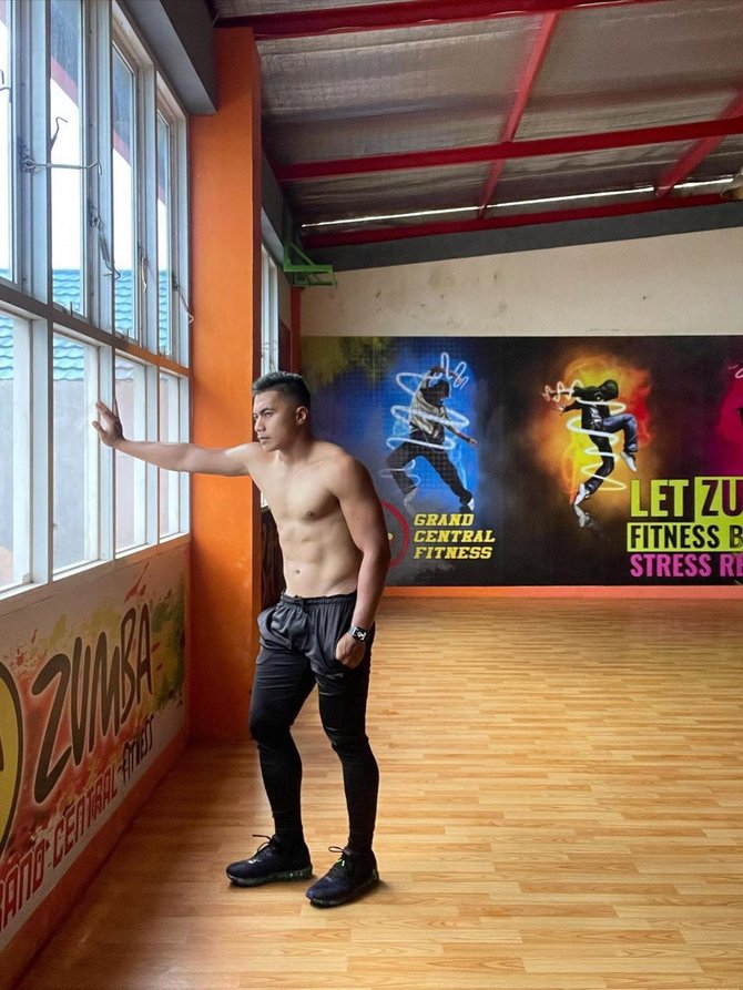 jadi lebih macho intip 5 potret terbaru aprilia manganang