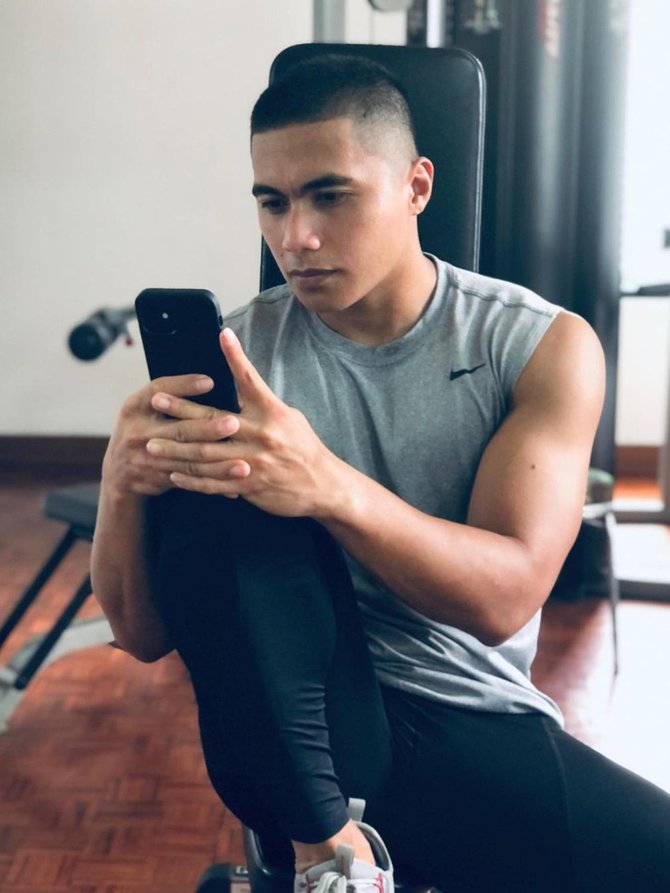 jadi lebih macho intip 5 potret terbaru aprilia manganang