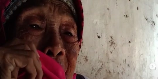 Miris, Nenek Sebatang Kara Berjuang di Rumah Bocor, Sering Makan Nasi kuah Air Hujan