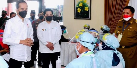 Tinjau Vaksinasi Pelajar di Lampung, Jokowi Harap PTM Secepatnya Diikuti Para Murid