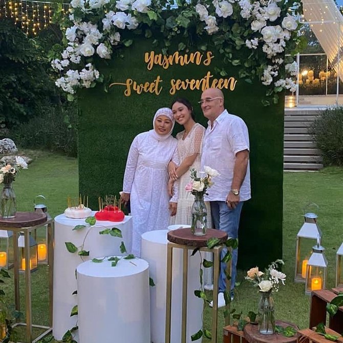 4 potret yasmin napper pemain love story the series bareng orang tua kompak